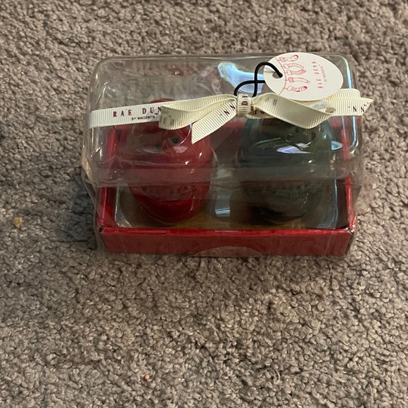 Rae Dunn Gnome Shakers with Red and Green Accents. New with tag salt and pepper - Picture 3 of 4